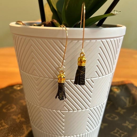 Tassels Earrings - Picture 1 of 4